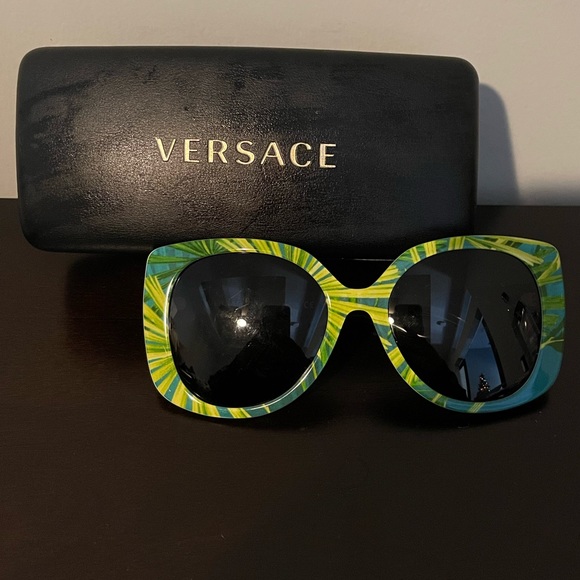 Versace sunglasses. - Picture 1 of 6